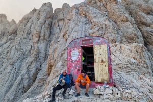 Giovanni Bartoletti e Stefano Caporossi al bivacco Bafile