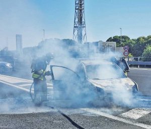Civitavecchia - L'incendio sull'A12