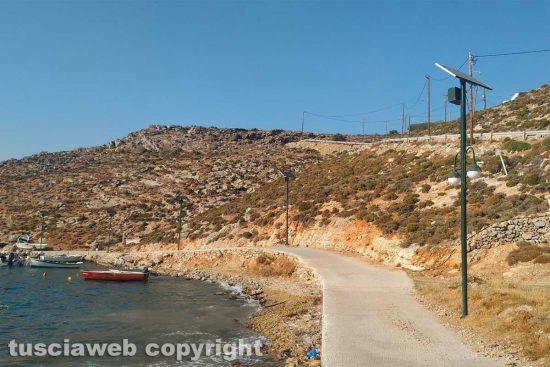 Tilos - Illuminazione pubblica con pannelli solari