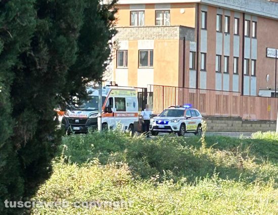 Ronciglione - Ambulanza e automedica sul posto