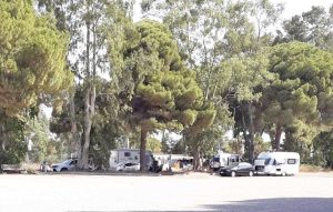 Civitavecchia - Camperisti nel piazzale della chiesa di Pantano