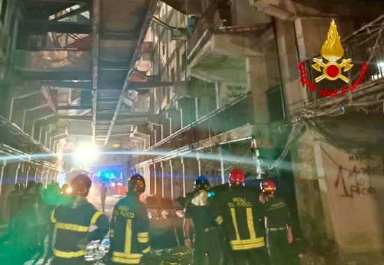 Napoli - Scampia - Crollo del ballatoio alla Vela Celeste