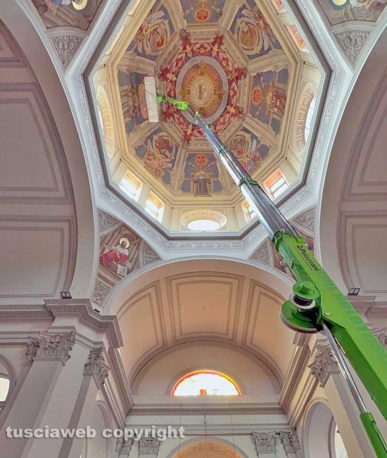 Viterbo - Crolla parte di un affresco della cupola della chiesa di santa Rosa