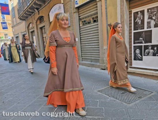 Montefiascone - Il corteo storico - Le dame