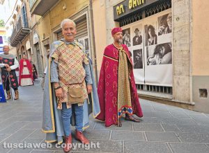 Montefiascone - Il corteo storico - Il servo Martino e Giovanni Defuk