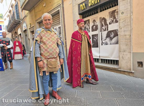 Montefiascone - Il corteo storico - Il servo Martino e Giovanni Defuk