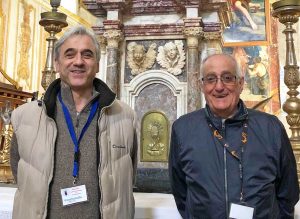 Viterbo - Due volontari del progetto "Chiese Aperte"