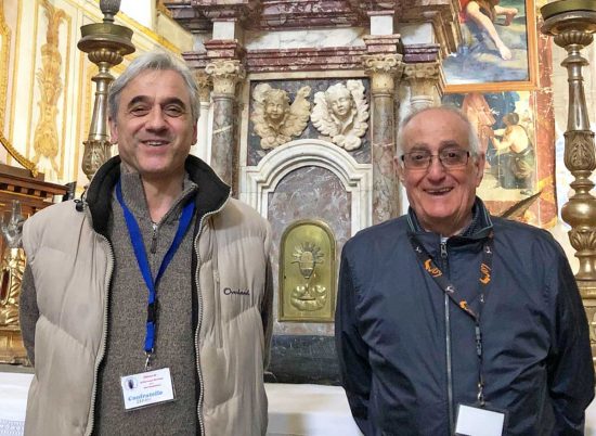 Viterbo - Due volontari del progetto "Chiese Aperte"