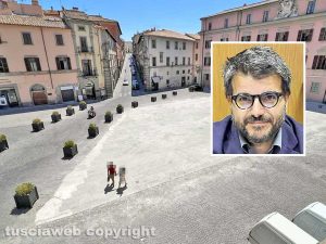 Viterbo - La nuova pavimentazione di piazza del Comune - Nel riquadro Maurizio Errigo