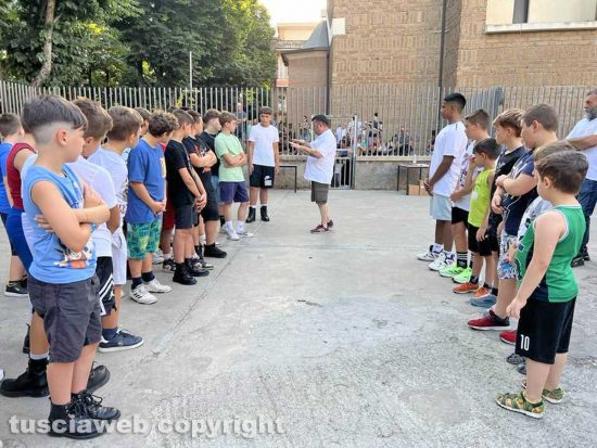 Viterbo - I facchini del trasporto della macchina di santa Rosa del Pilastro