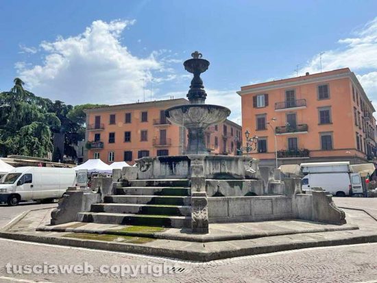 Viterbo - La fontana di piazza della Rocca