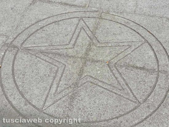 Viterbo - La nuova stella della pavimentazione di piazza del Comune