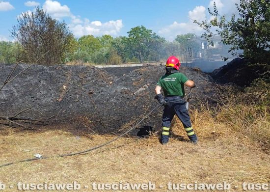 Incendio a Bomarzo - Intervento della protezione civile in supporto ai vvf