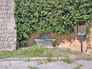 Viterbo - Il disastro di piazza del Gesù - La fontanella