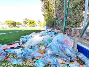 Viterbo - Il campo Vincenzo Rossi trasformato in una discarica