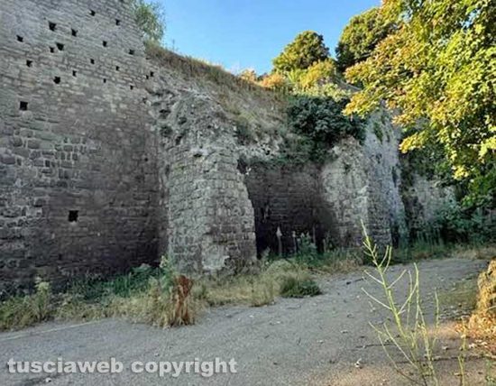 Viterbo - Il muraglione di Sant'Antonio