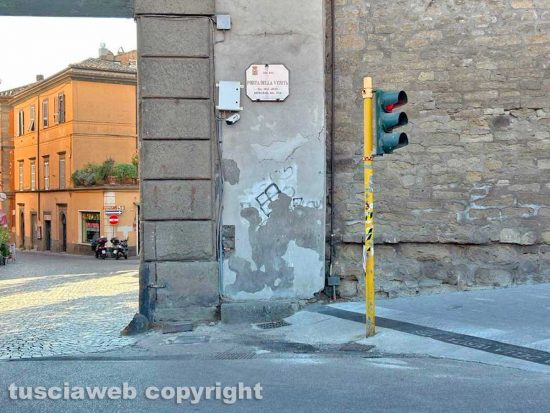 Viterbo - Cemento a porta della Verità