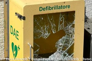 Capodimonte - Ladruncolo ruba un defibrillatore sul lungolago