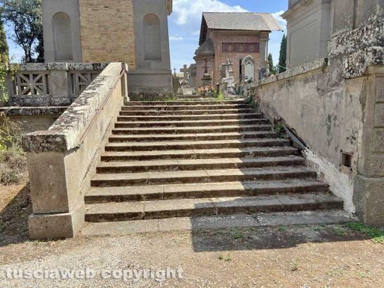 Viterbo - Il degrado e l'abbandono del cimitero San Lazzaro