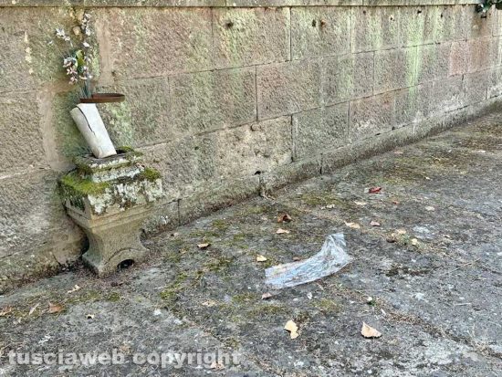 Viterbo - Il degrado e l'abbandono del cimitero San Lazzaro