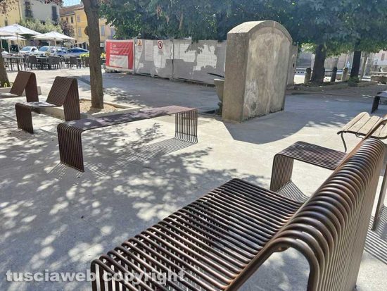 Viterbo - Le nuove panchine di Bagnaia
