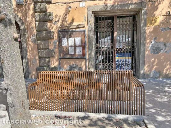 Viterbo - Le nuove panchine di Bagnaia
