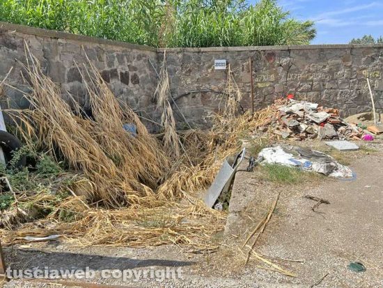 Viterbo - Il degrado e l'abbandono del cimitero San Lazzaro