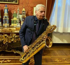 Giovanni Arena suona il sax