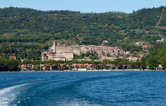 Bolsena vista dal lago