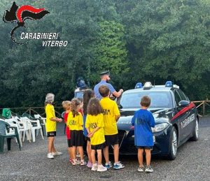 Piansano - I carabinieri con i bambini del Grest