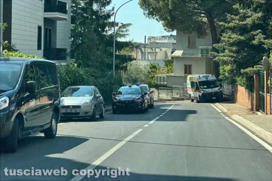 Viterbo - Intervento di carabinieri e 118 in via Monfalcone