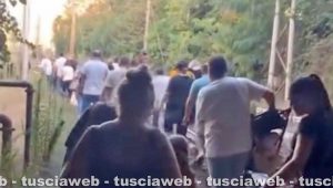 Passeggeri del treno Roma-Viterbo bloccati in galleria e costretti a camminare sui binari