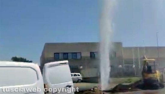 Viterbo - Fuoriuscita di acqua al Poggino