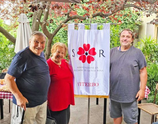 Viterbo - Presentato il gonfalone dell’associazione ex Facchini di Santa Rosa - Da sinistra Lolli e Fernanda Graziotti, Stefano Santucci