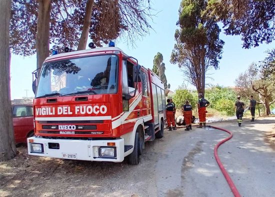 Tarquinia - Catasta di legno a fuoco vicino alla vecchia Aurelia