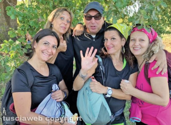 Viterbo - Gruppo di partecipanti al Cammino sulle vie dell'esilio di Santa Rosa insieme alla guida Massimo Agneni