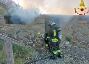L'intervento dei vigili del fuoco a Santa Marinella
