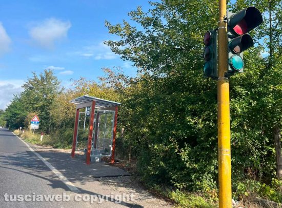 Sutri - La nuova pensilina dell'autobus sulla Cassia