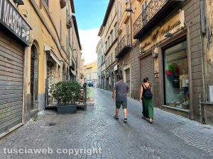 Viterbo - Ferragosto in città, vie deserte e pochi turisti