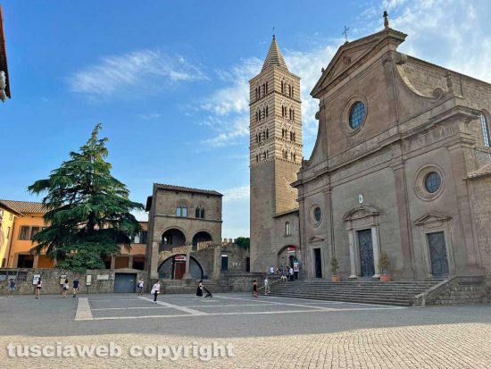 Viterbo - Ferragosto in città, vie deserte e pochi turisti 