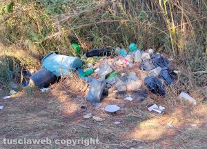 Tarquinia - L'immondizia sparsa a San Giorgio