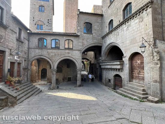 Viterbo - Ferragosto in città, vie deserte e pochi turisti