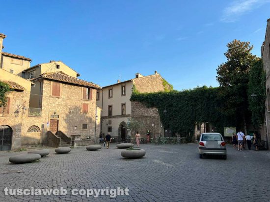 Viterbo - Ferragosto in città, vie deserte e pochi turisti 