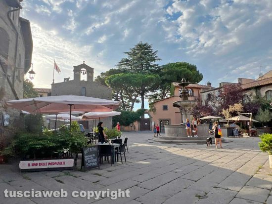 Viterbo - Ferragosto in città, vie deserte e pochi turisti 