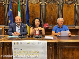 Viterbo - Presentazione del premio Il ciuffo e la rosa d'oro e d'argento - Da sinistra Marco Ciorba, Chiara Frontini e Massimo Mecarini