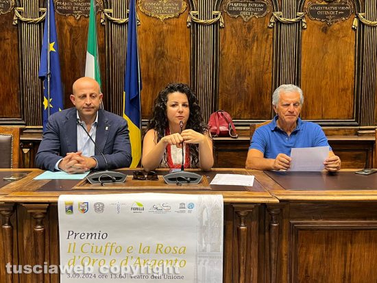 Viterbo - Presentazione del premio Il ciuffo e la rosa d'oro e d'argento - Da sinistra Marco Ciorba, Chiara Frontini e Massimo Mecarini