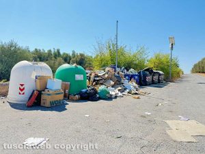 Viterbo - Rifiuti all'isola ecologica Quartuccio