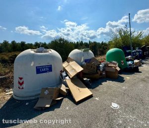 Viterbo - Rifiuti all'isola ecologica Quartuccio