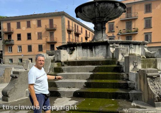 Viterbo - La fontana del Vignola a piazza della Rocca - Il consigliere Giulio Marini