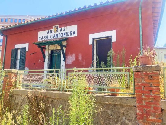Viterbo - La casa cantoniera sul sentiero parallelo alla Cassia sud 